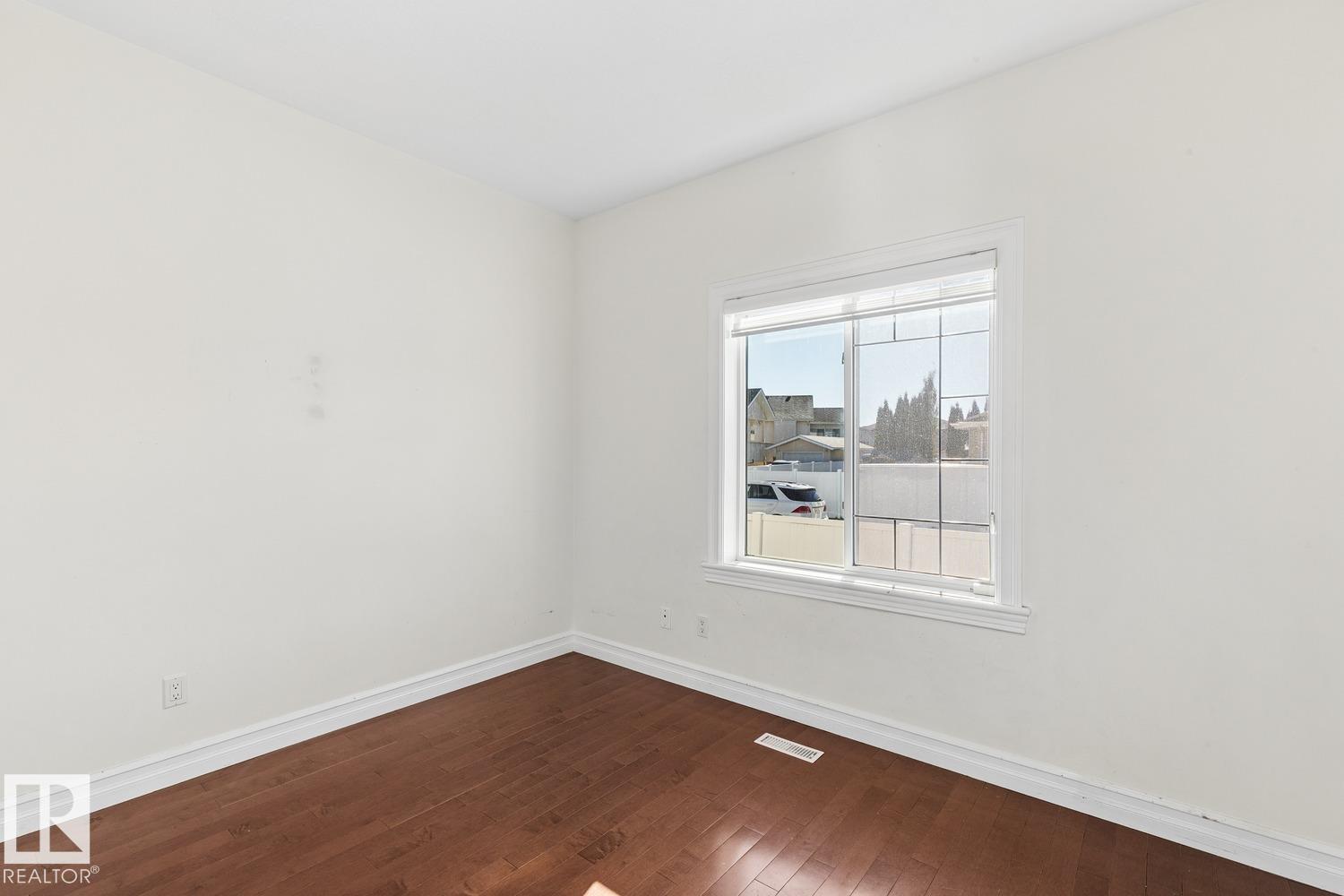 15803 95 St Nw Property Photo 6