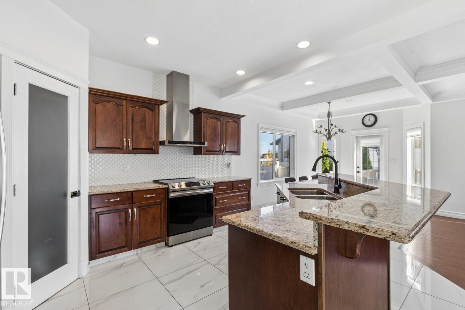 15803 95 St Nw Property Photo 8