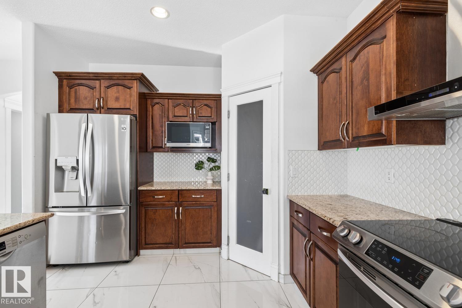 15803 95 St Nw Property Photo 9