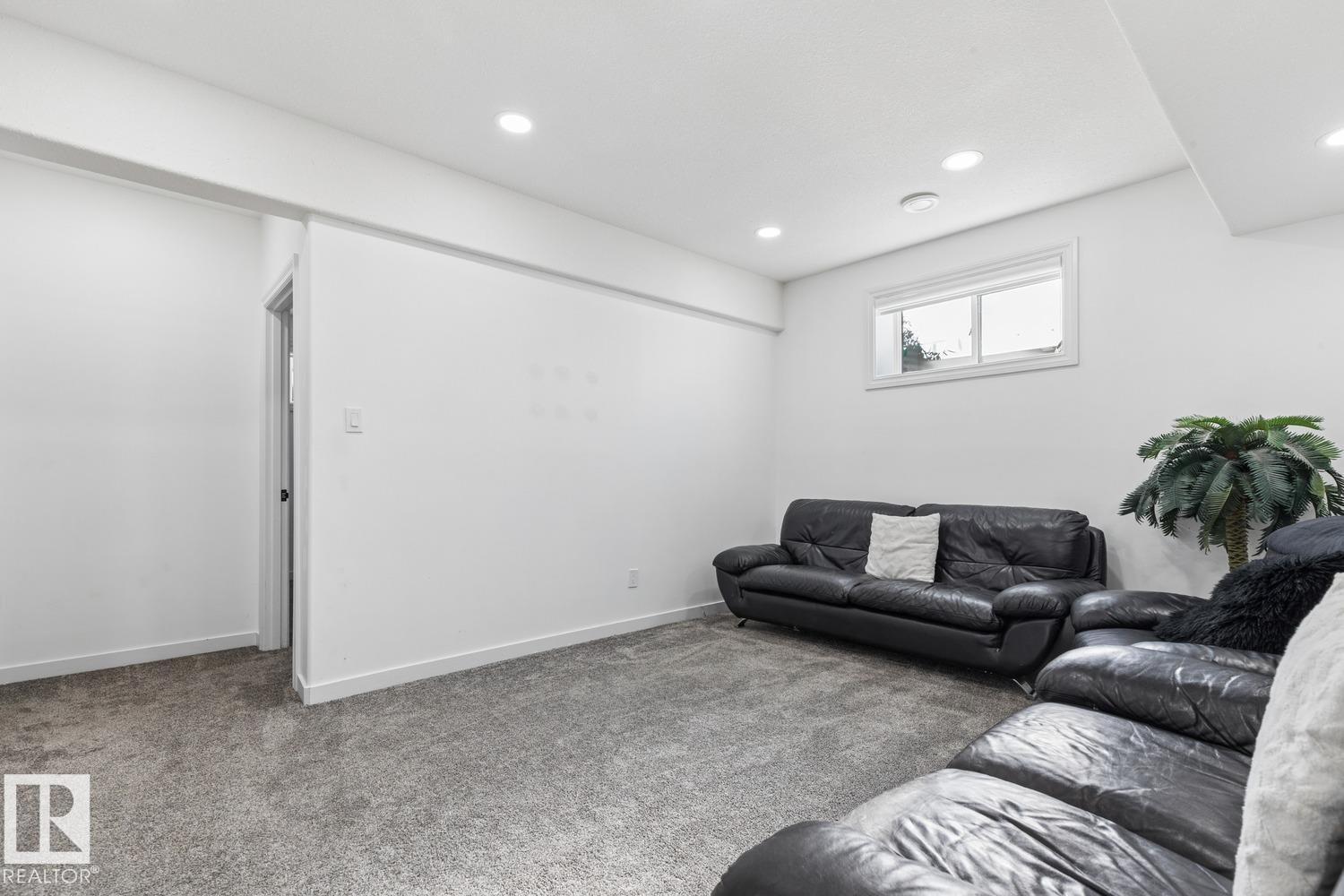 15803 95 St Nw Property Photo 46