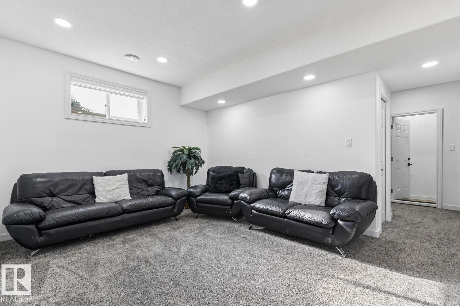 15803 95 St Nw Property Photo 47