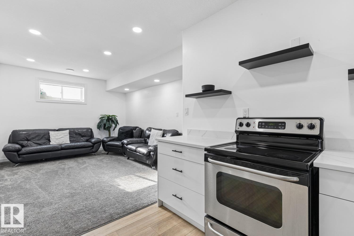 15803 95 St Nw Property Photo 51