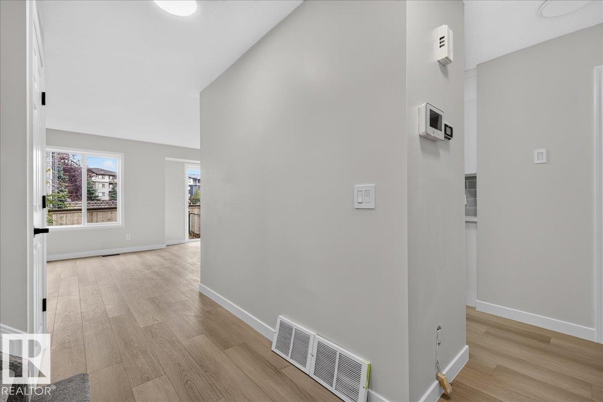 #49 1128 156 St Nw Property Photo 8