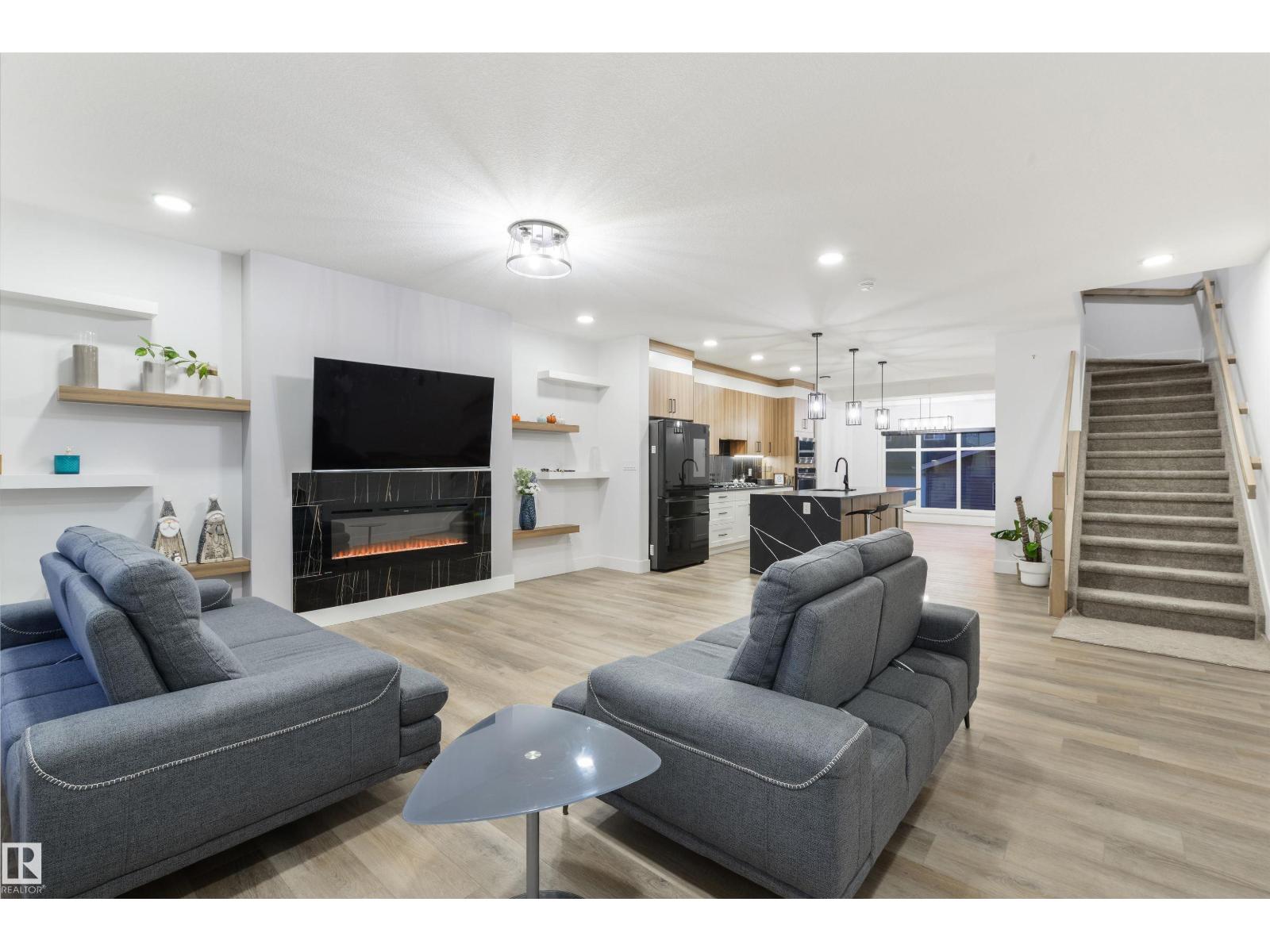 4373 37 St Property Photo 2