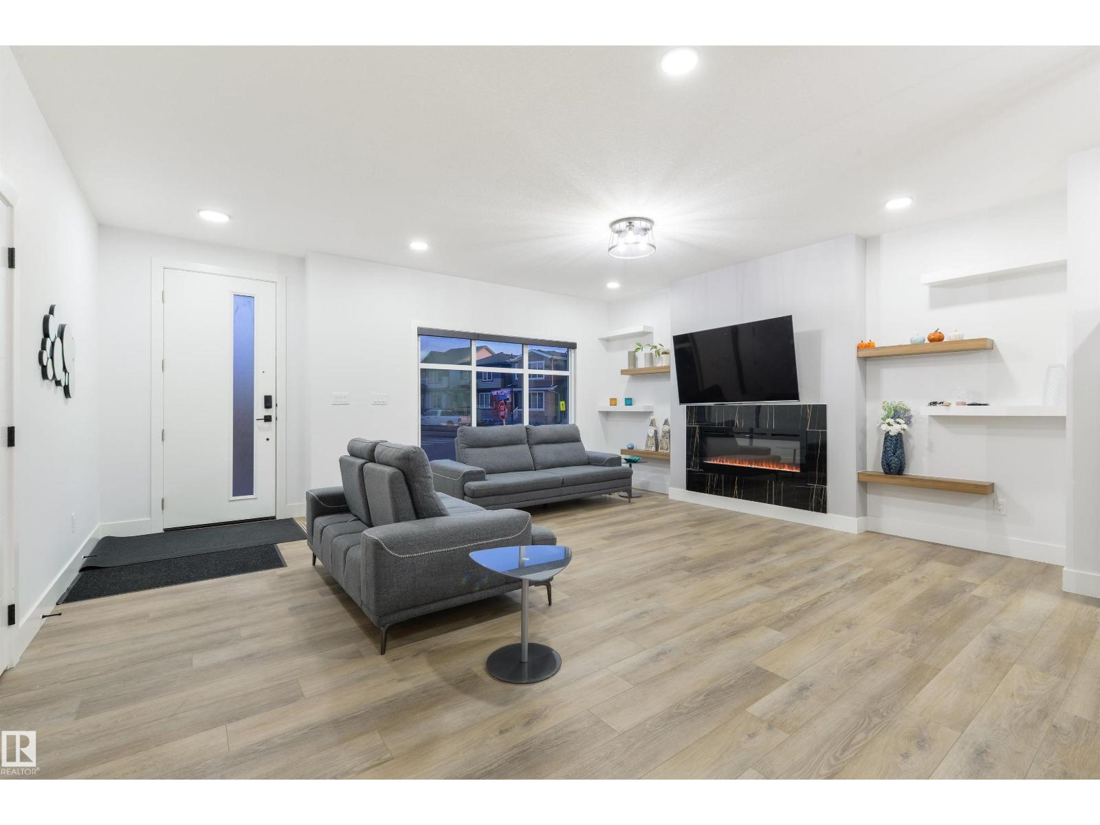4373 37 St Property Photo 4