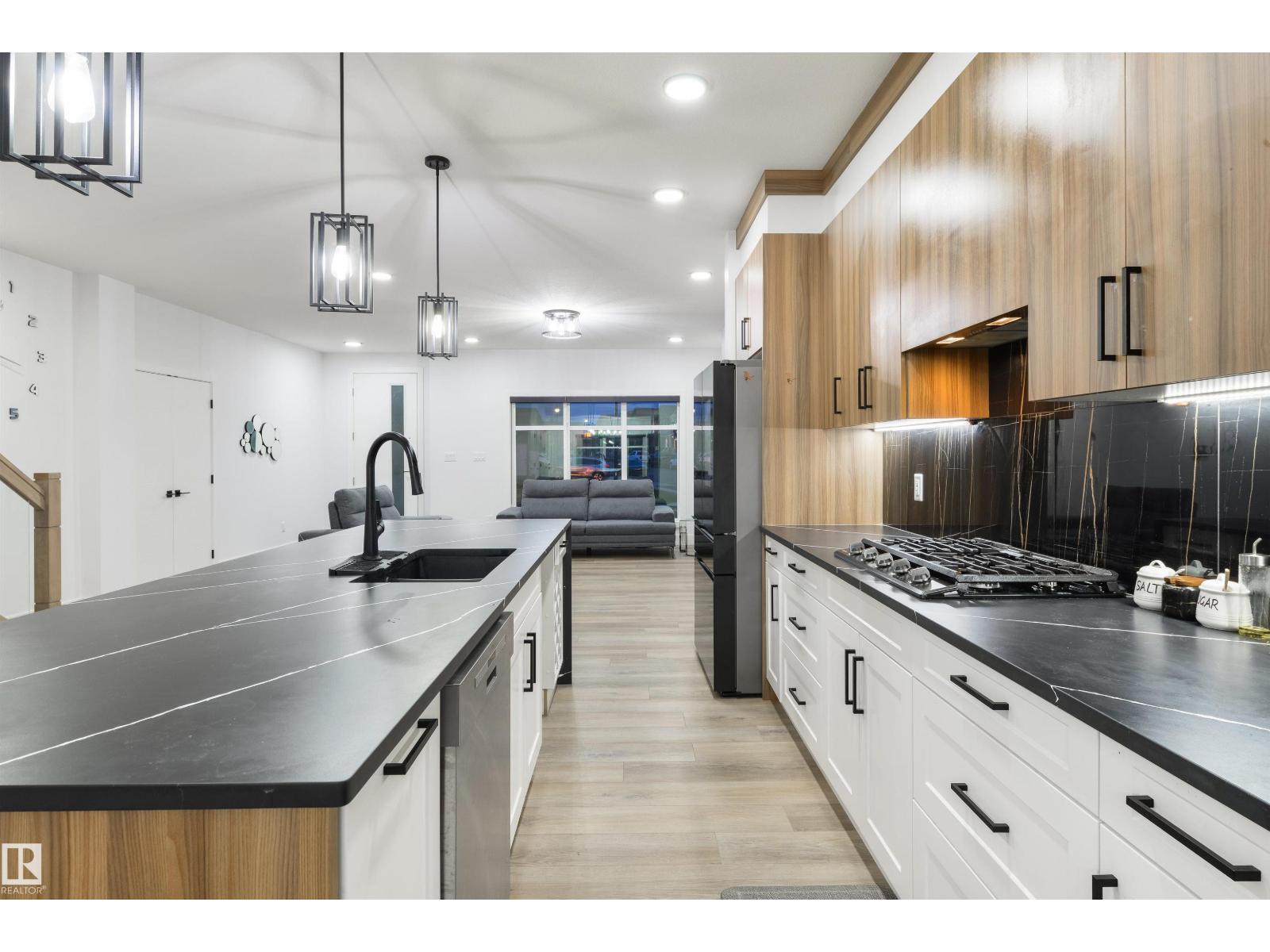 4373 37 St Property Photo 10