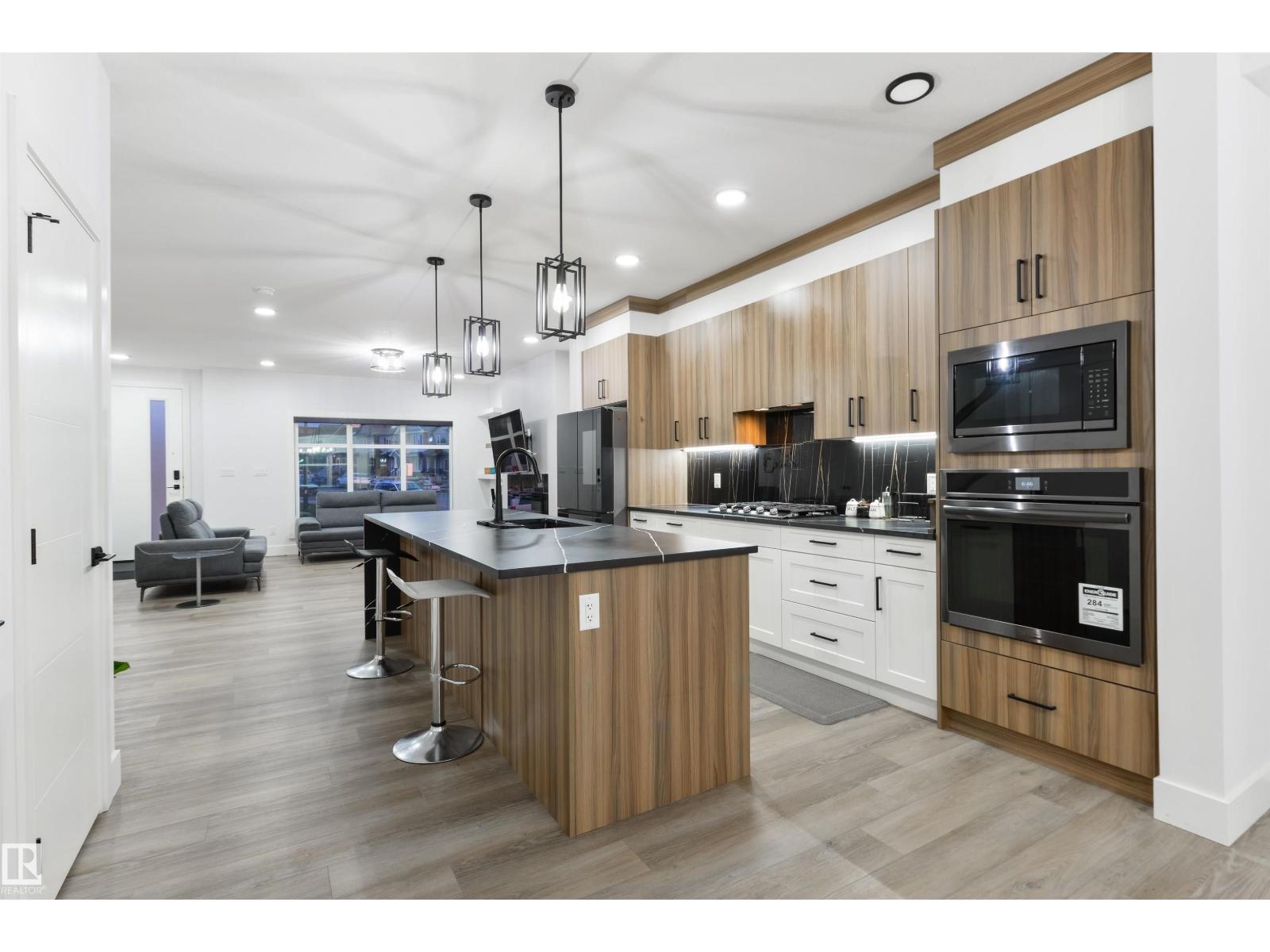 4373 37 St Property Photo 11