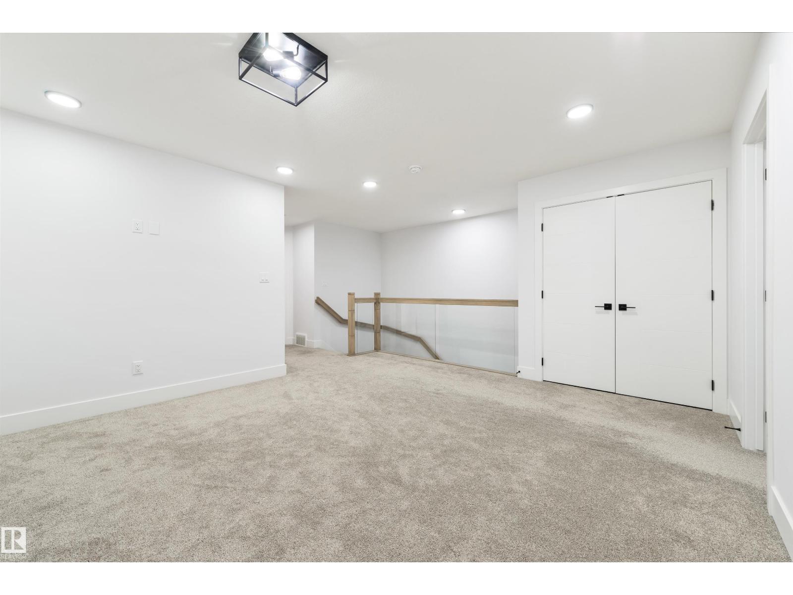 4373 37 St Property Photo 16
