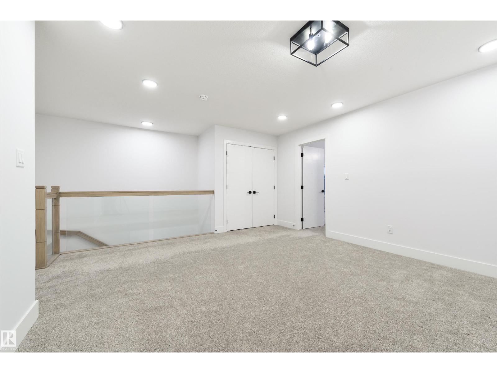 4373 37 St Property Photo 17
