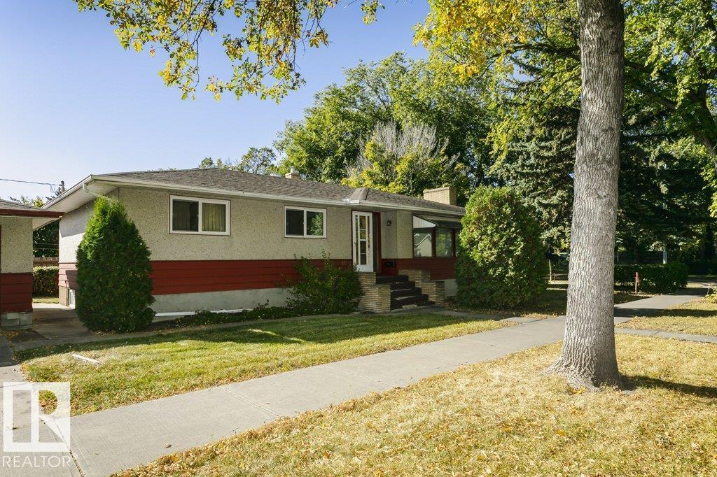 9555 81 St Nw Property Photo 2