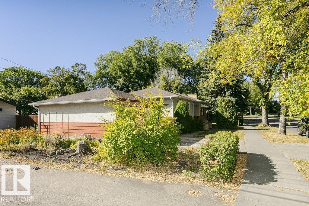9555 81 St Nw Property Photo 4