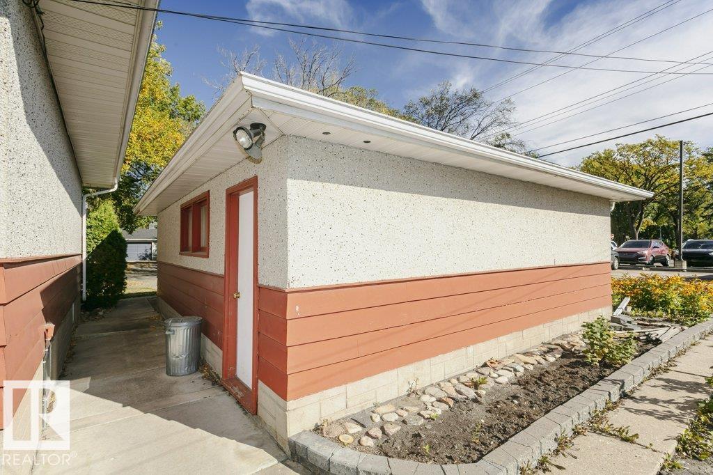 9555 81 St Nw Property Photo 6
