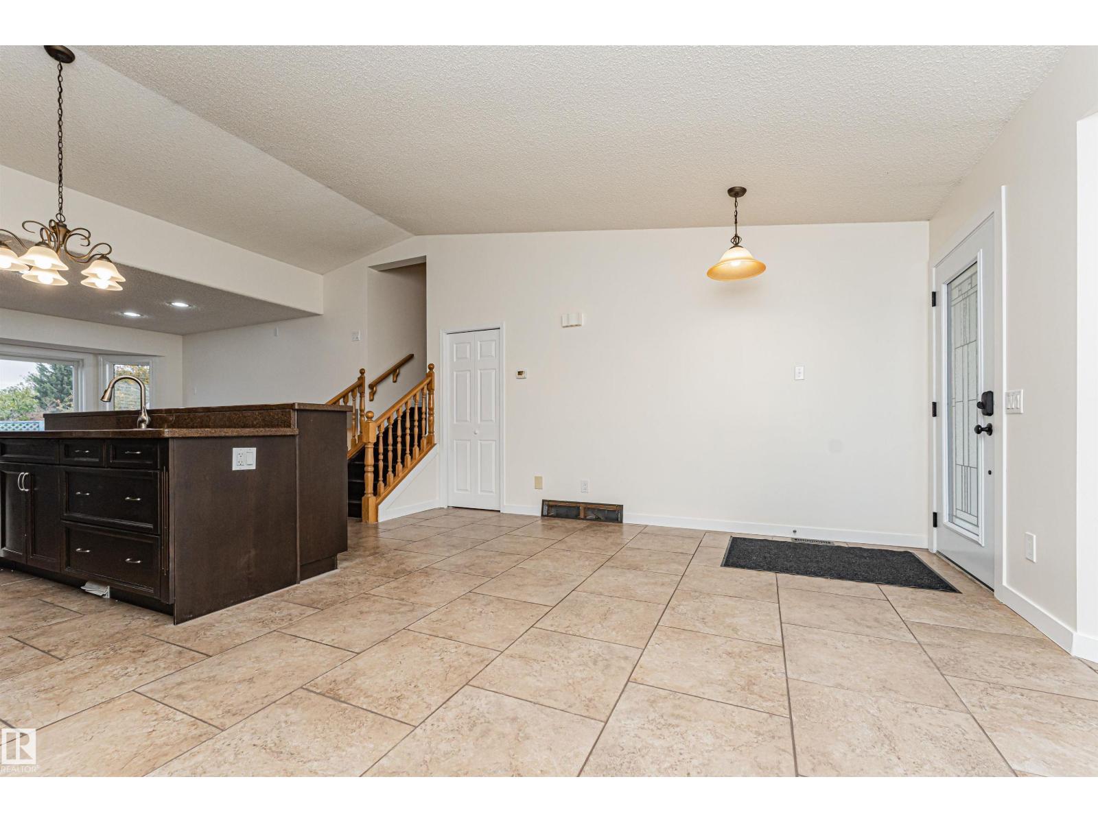 18 Aberdeen Wy Property Photo 5