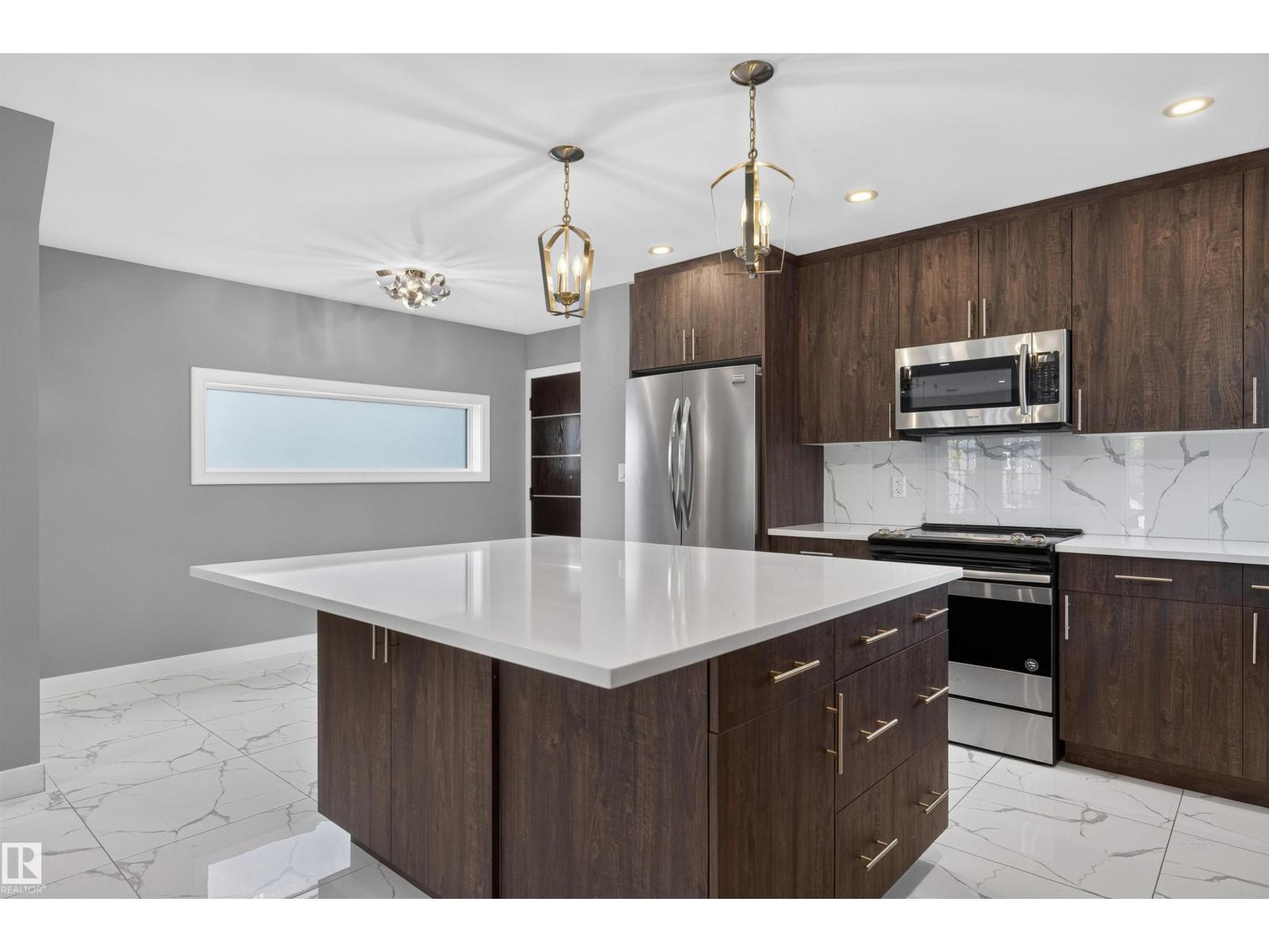 9526 109a Av Nw Property Photo 4