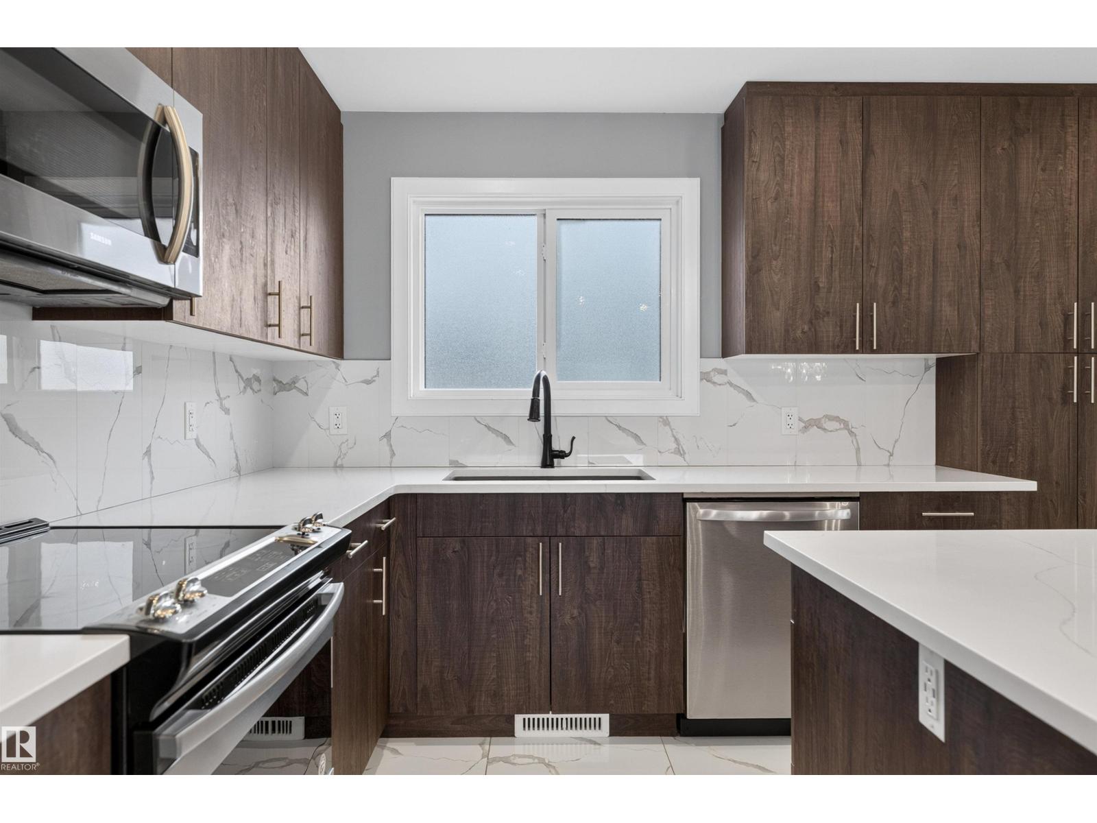 9526 109a Av Nw Property Photo 5