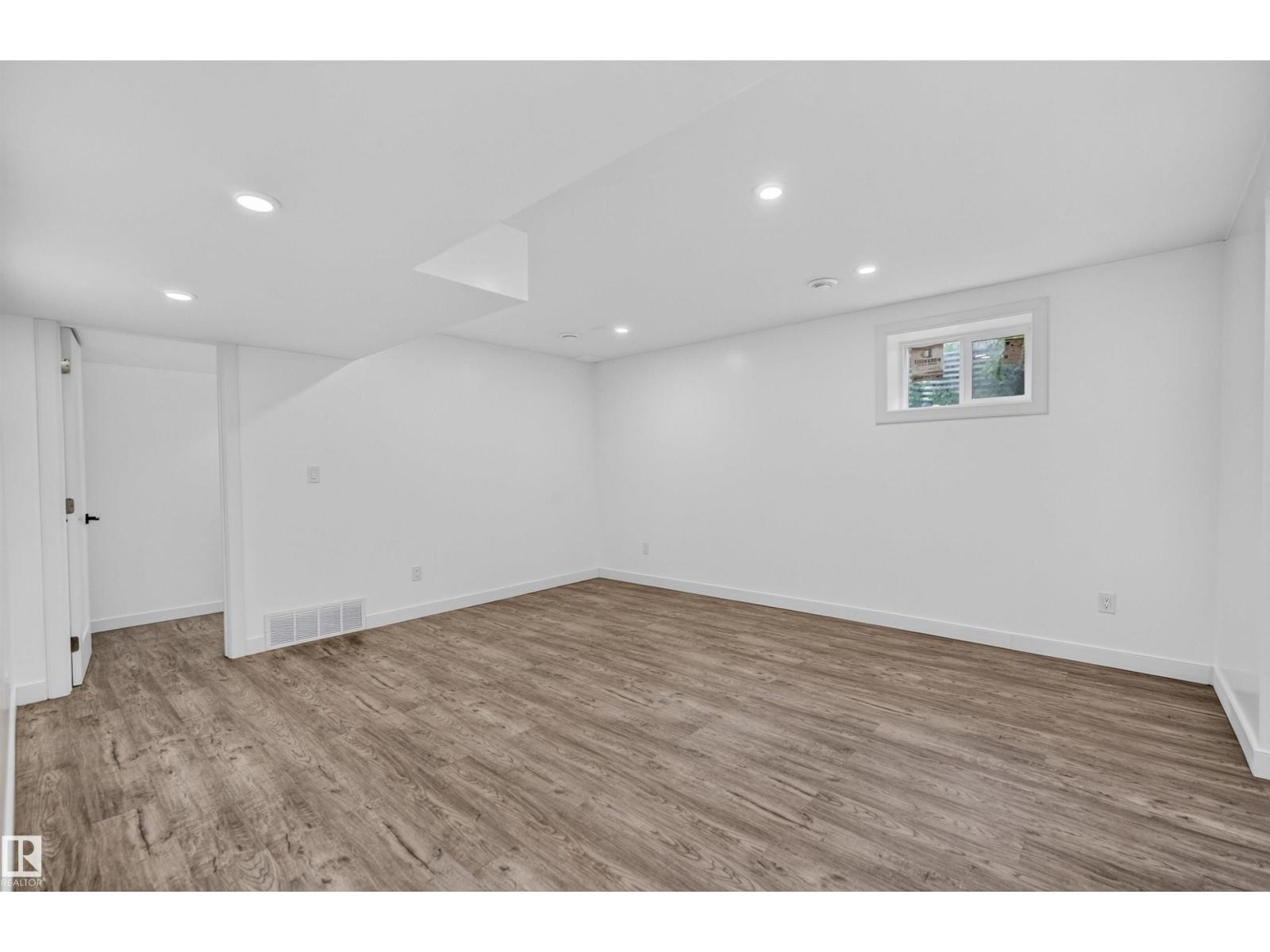 9526 109a Av Nw Property Photo 29