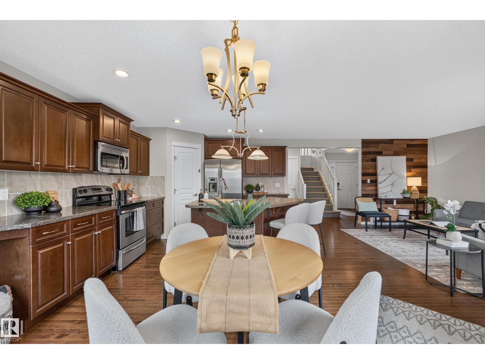 7 Bremner Property Photo 18