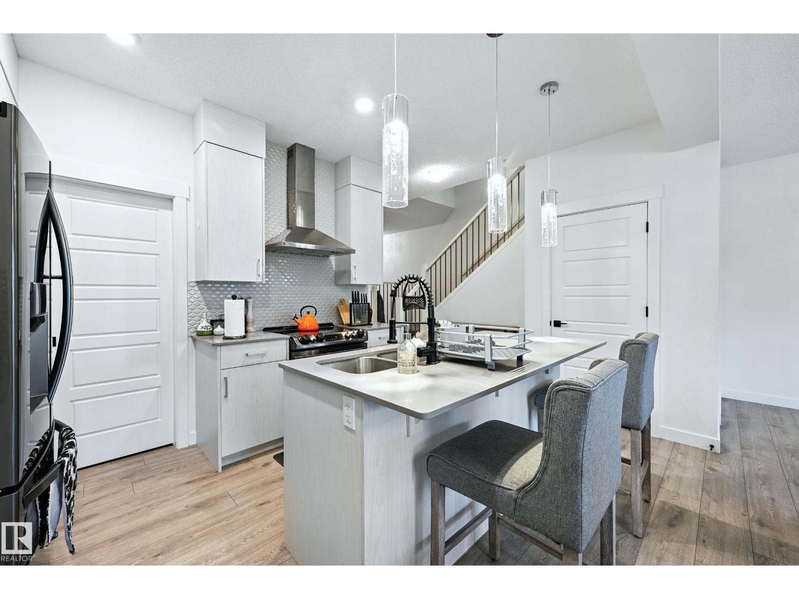 16603 31 Av Sw Property Photo 4