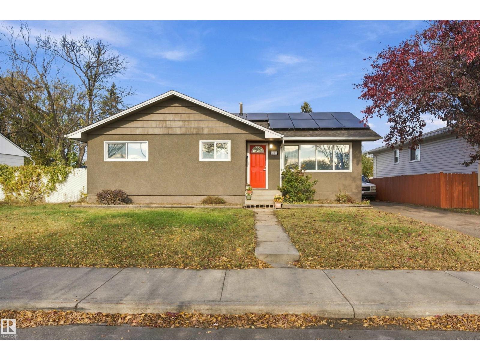 5312 101 Av Nw Property Photo 2