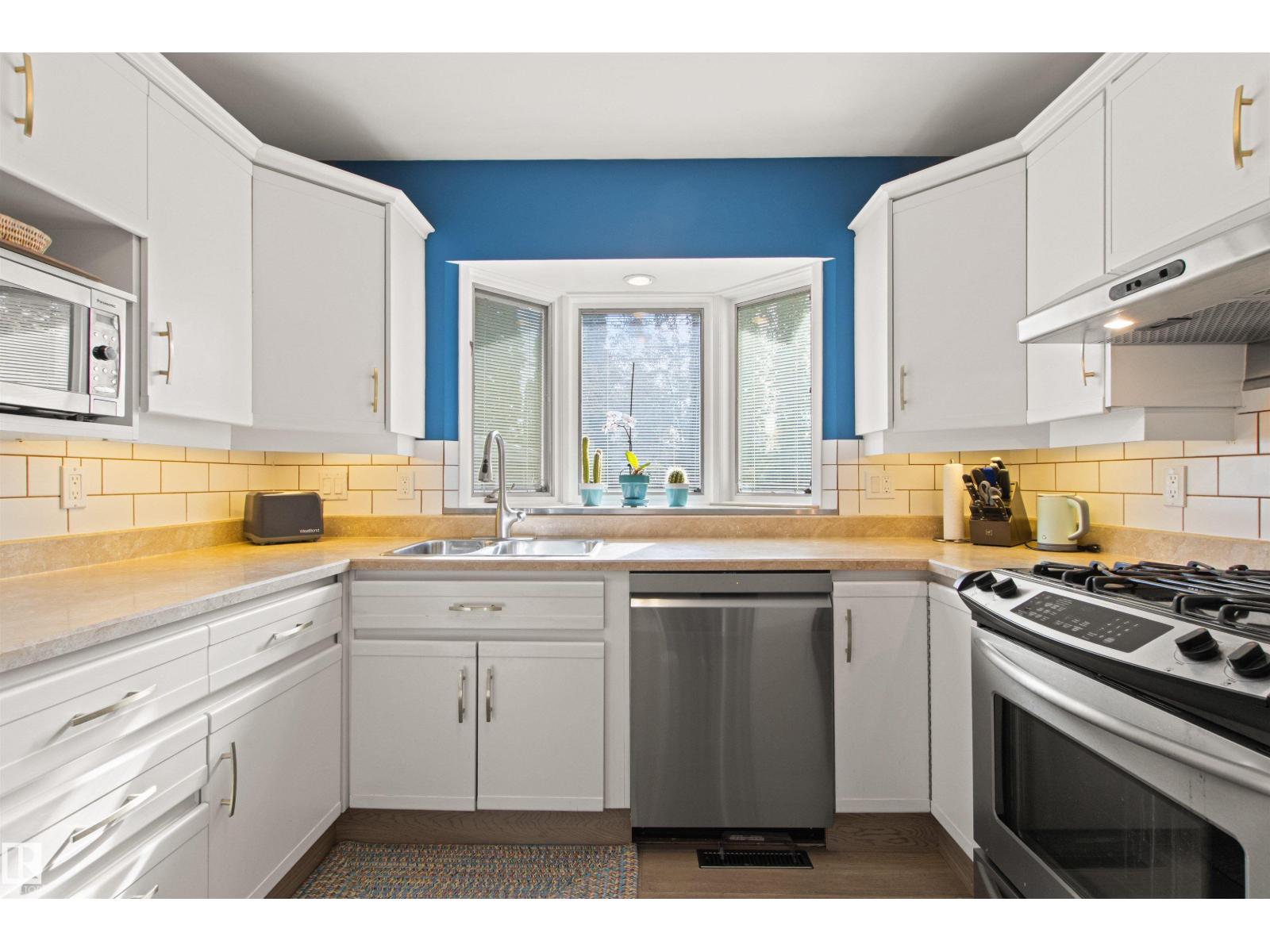 15405 75 Av Nw Property Photo 18