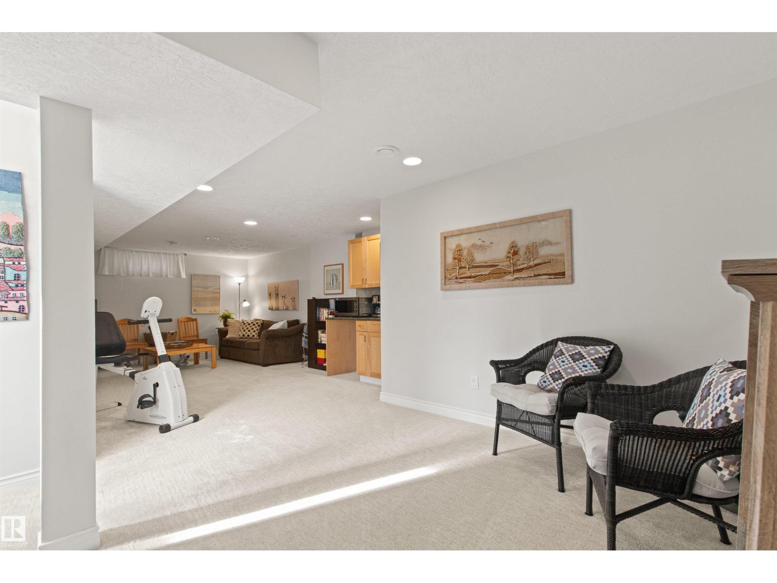 15405 75 Av Nw Property Photo 37