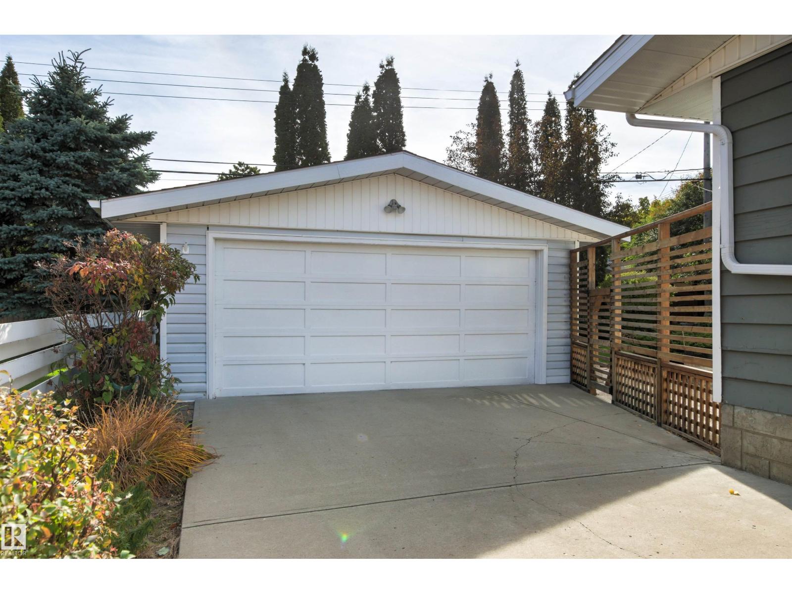 15405 75 Av Nw Property Photo 64