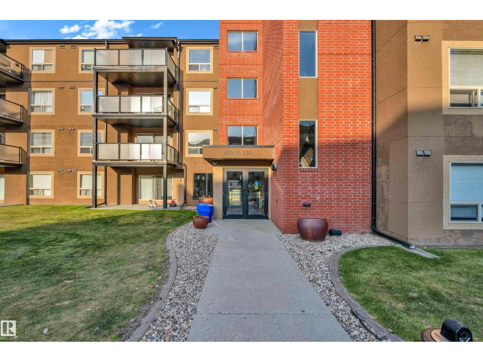 #305 13907 136 St Nw Property Photo 2