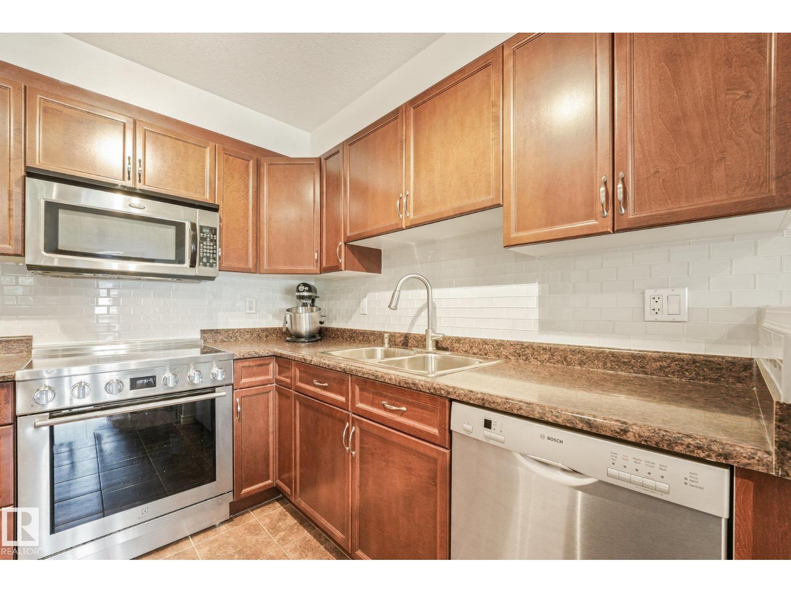 #209 1589 Glastonbury Bv Nw Property Photo 3