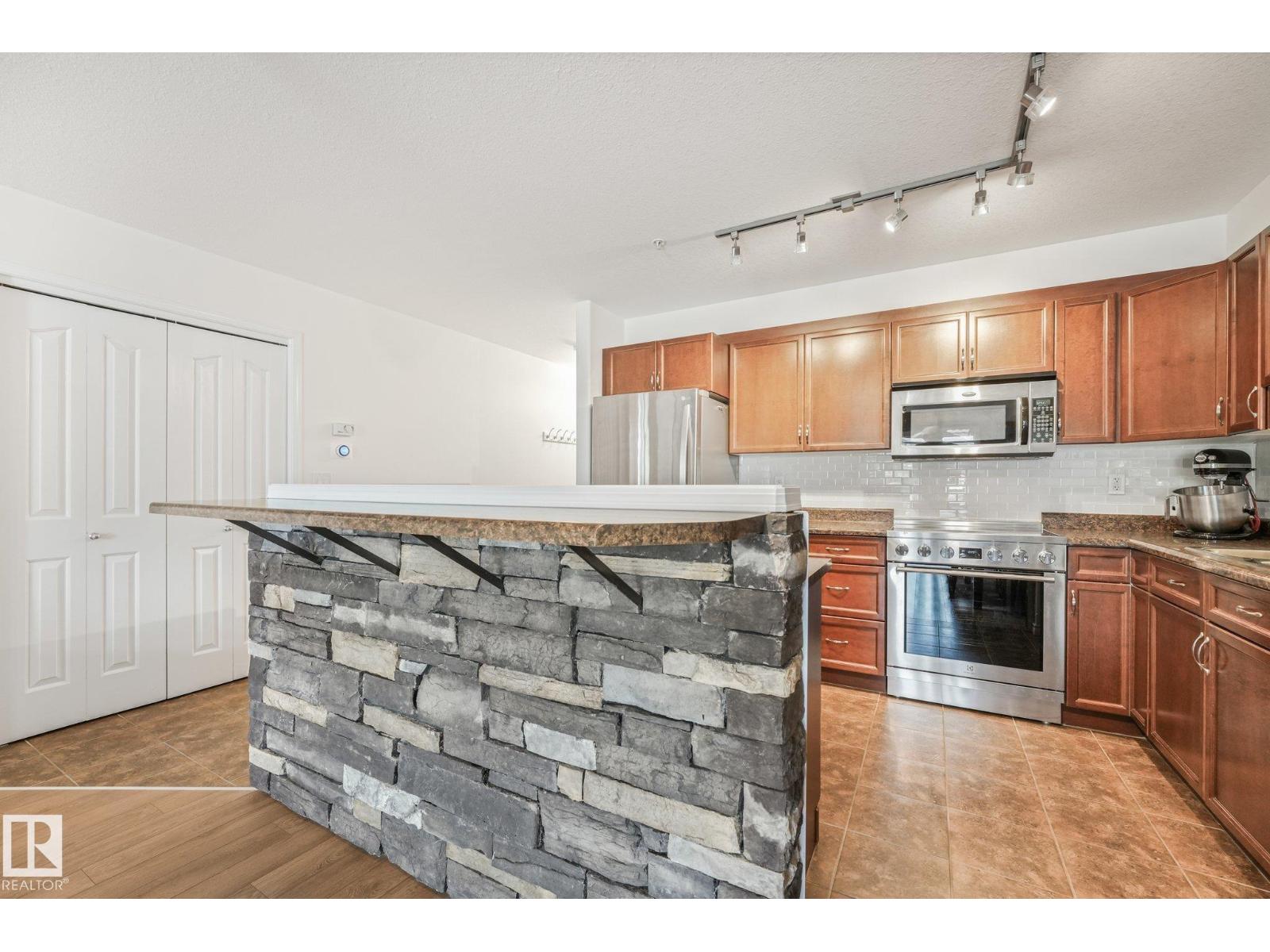 #209 1589 Glastonbury Bv Nw Property Photo 6