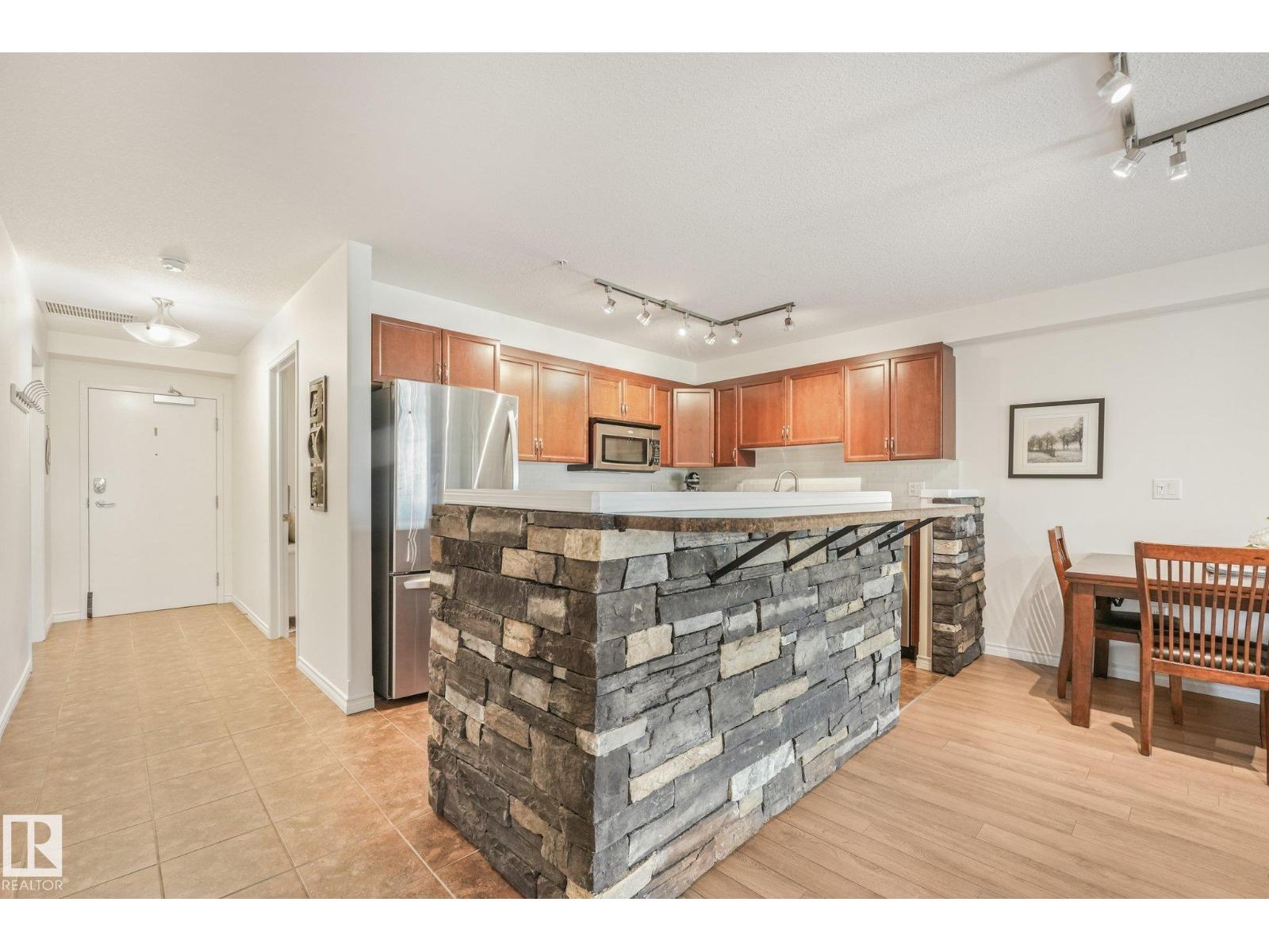 #209 1589 Glastonbury Bv Nw Property Photo 14