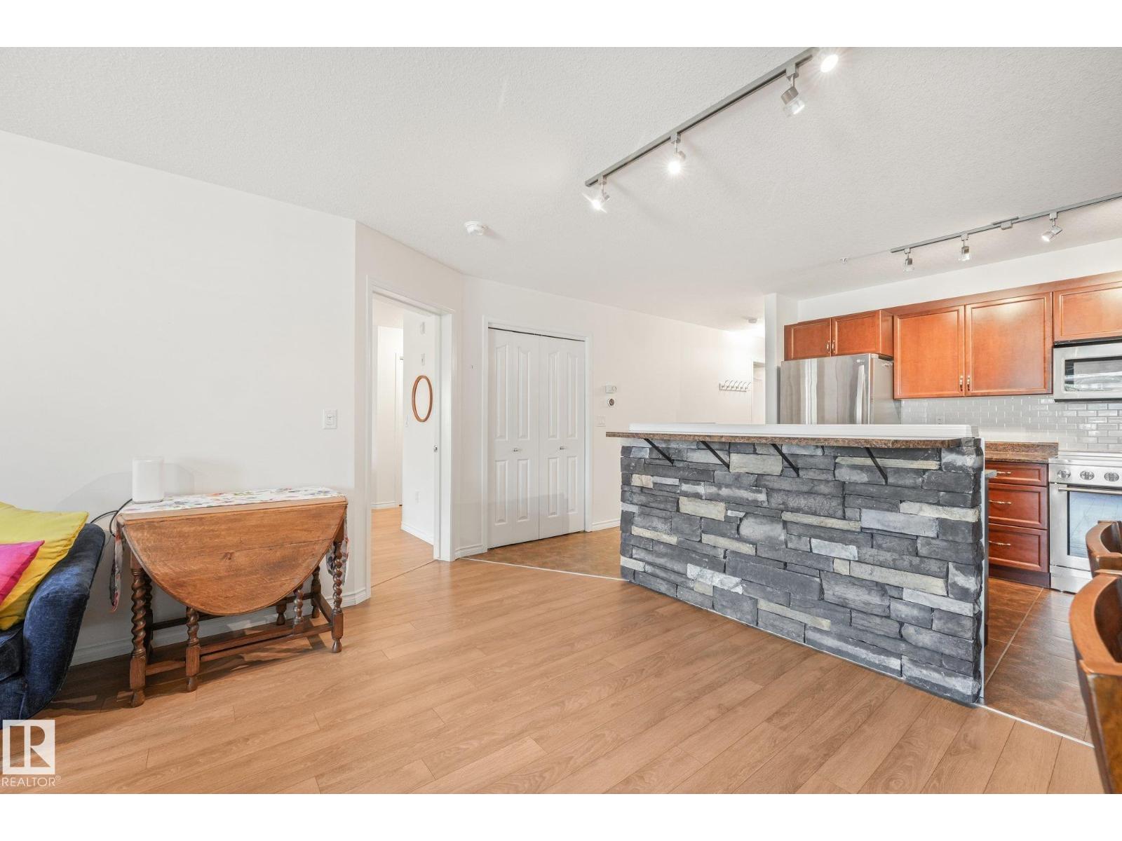 #209 1589 Glastonbury Bv Nw Property Photo 15