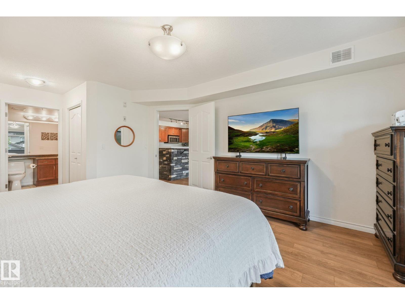 #209 1589 Glastonbury Bv Nw Property Photo 18