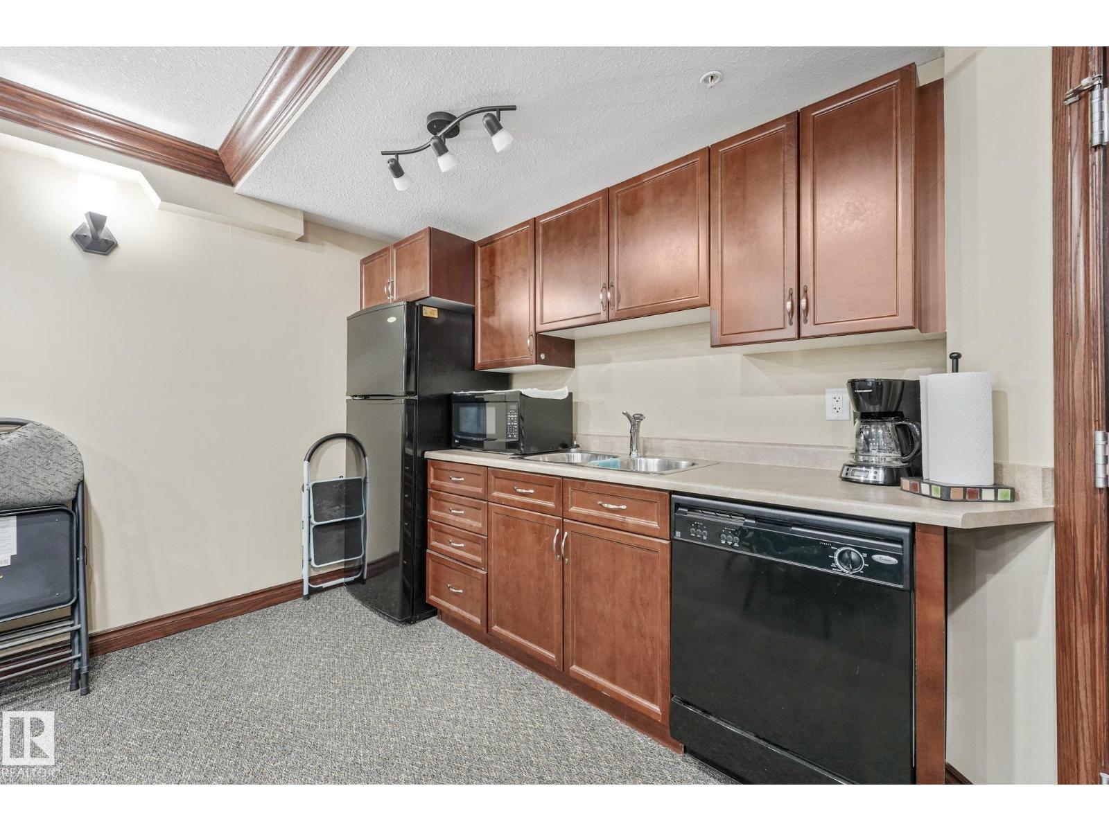 #209 1589 Glastonbury Bv Nw Property Photo 35