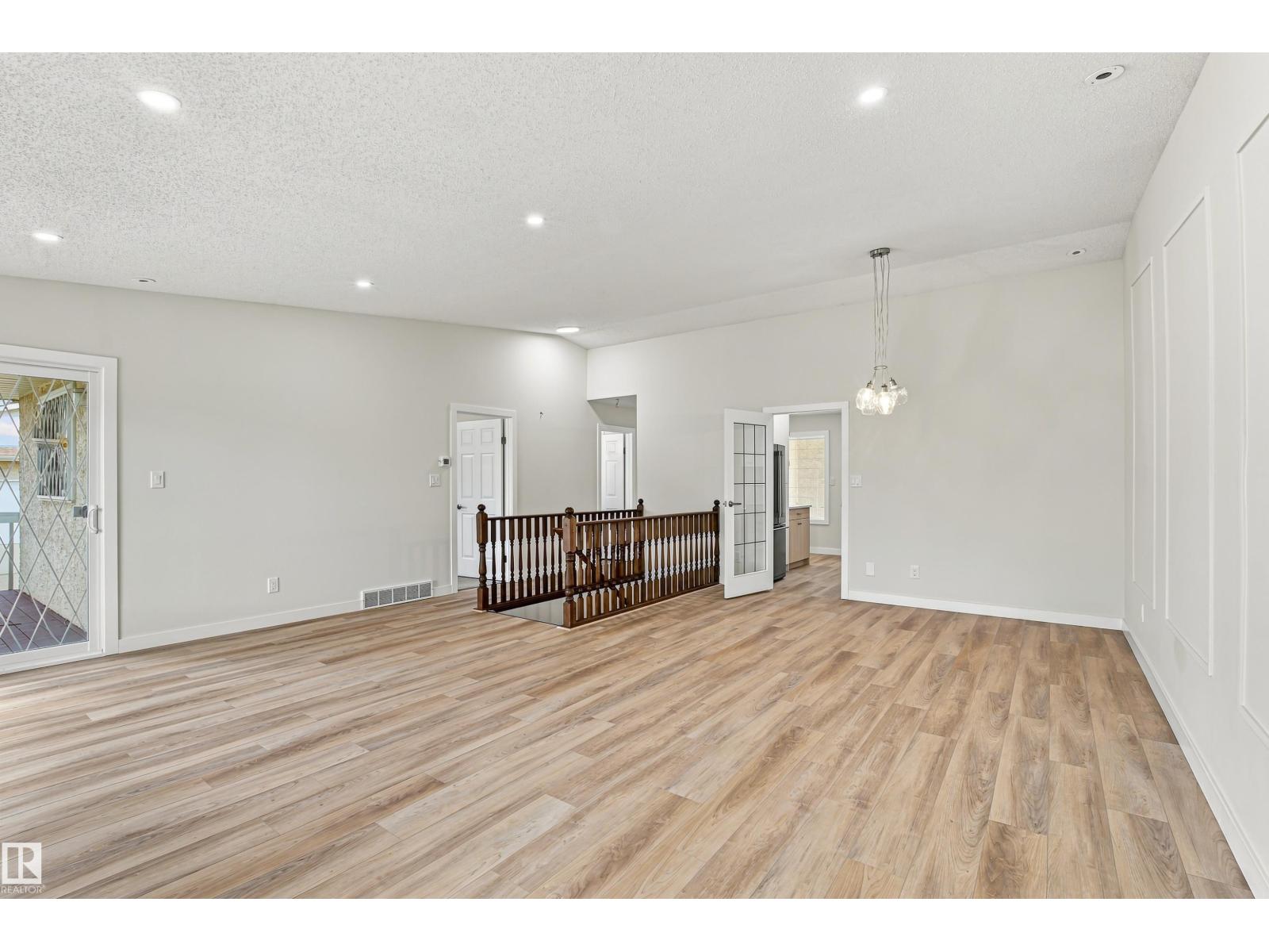 #21 9375 172 St Nw Property Photo 2
