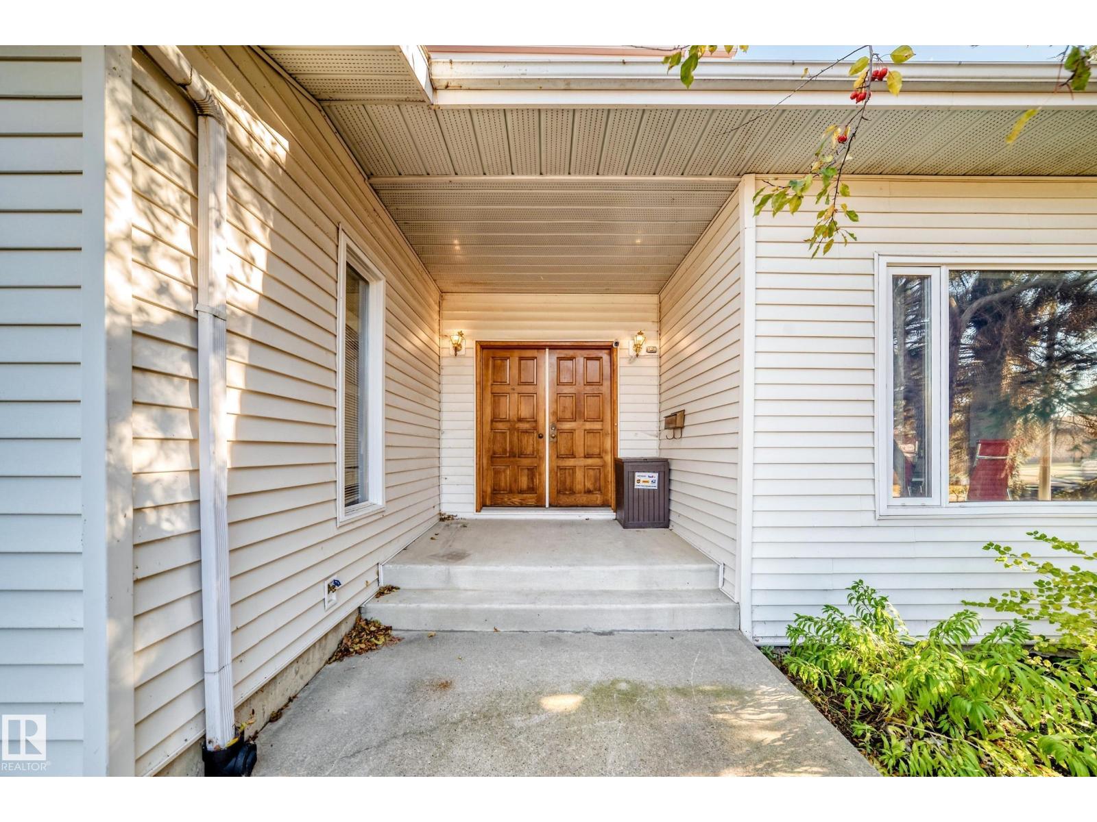 92 Howson Cr Nw Property Photo 5