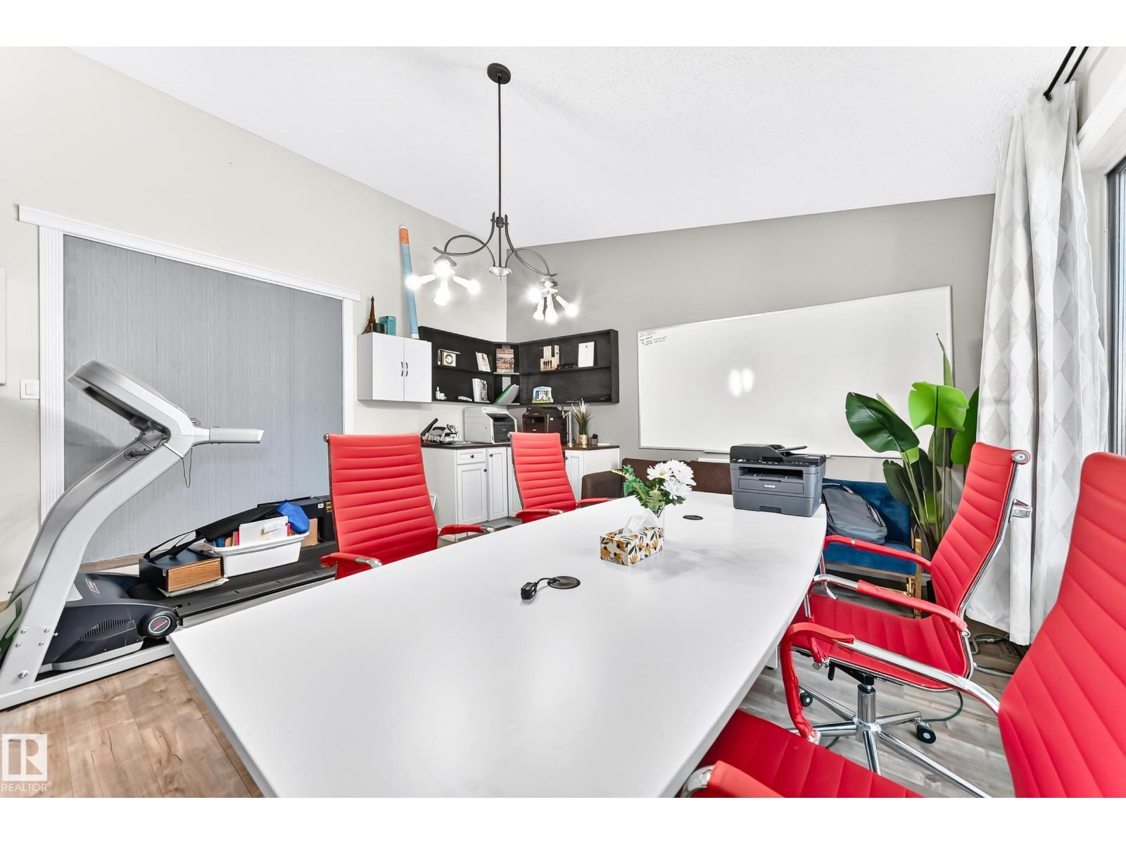 92 Howson Cr Nw Property Photo 8