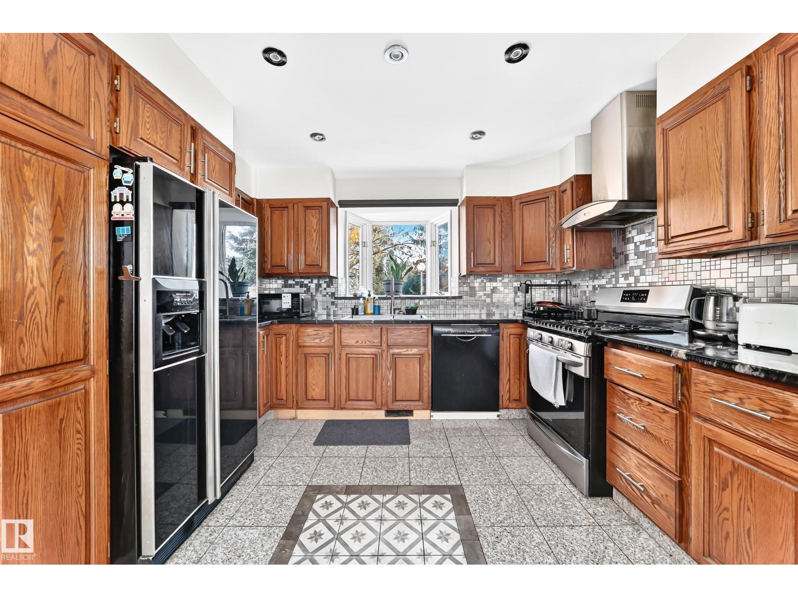 92 Howson Cr Nw Property Photo 16