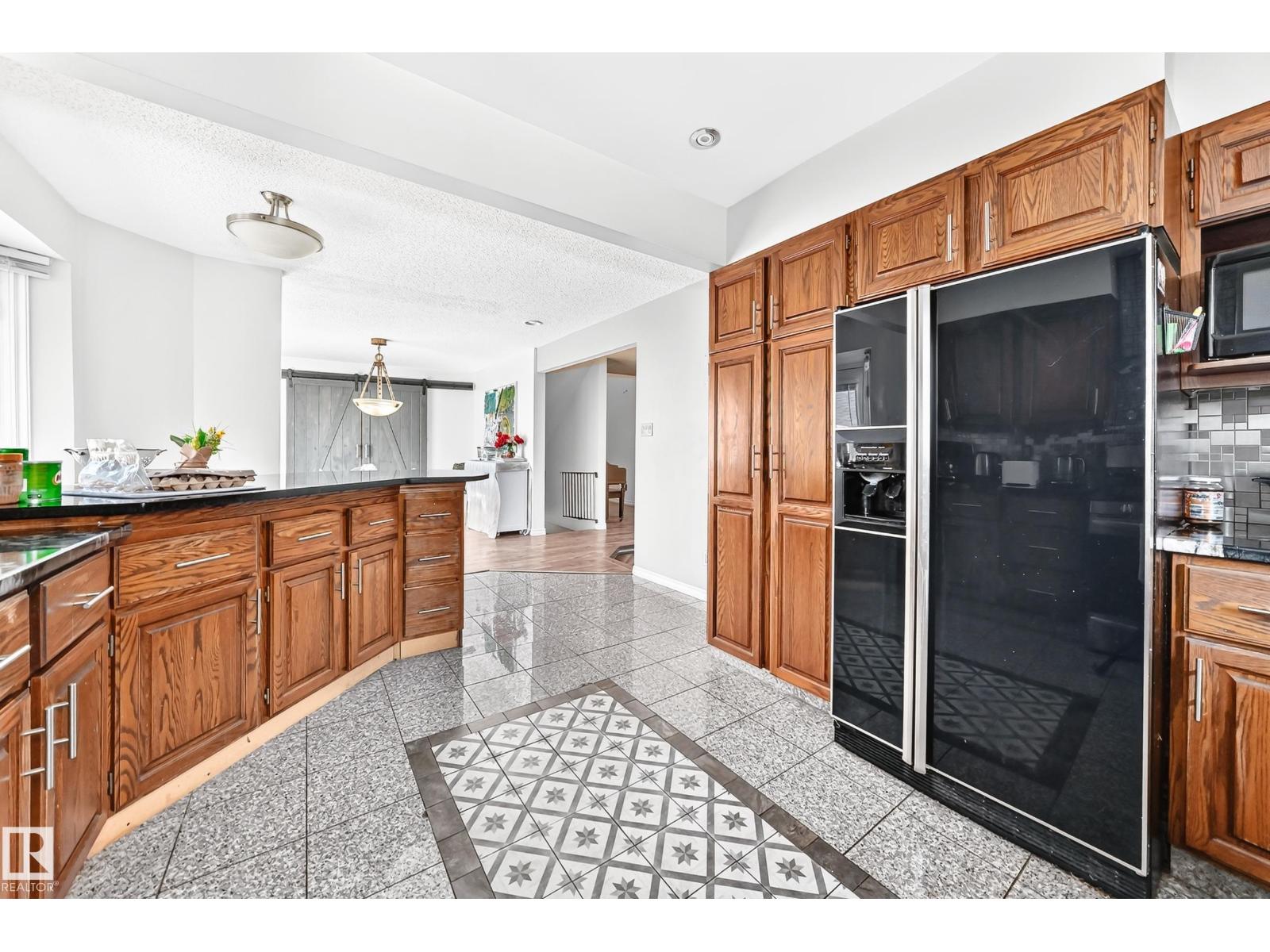 92 Howson Cr Nw Property Photo 17