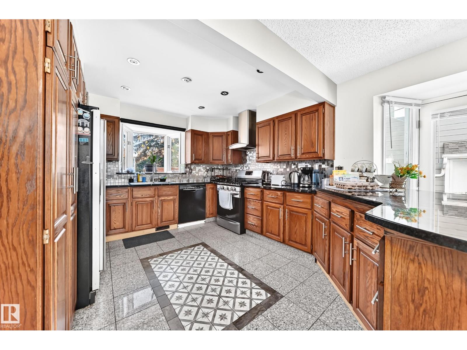 92 Howson Cr Nw Property Photo 18