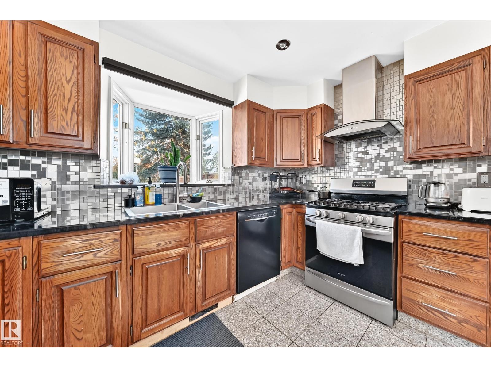 92 Howson Cr Nw Property Photo 19