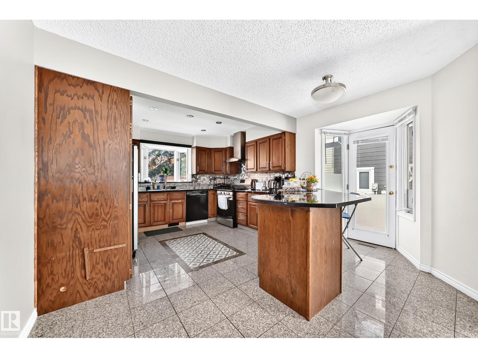 92 Howson Cr Nw Property Photo 22