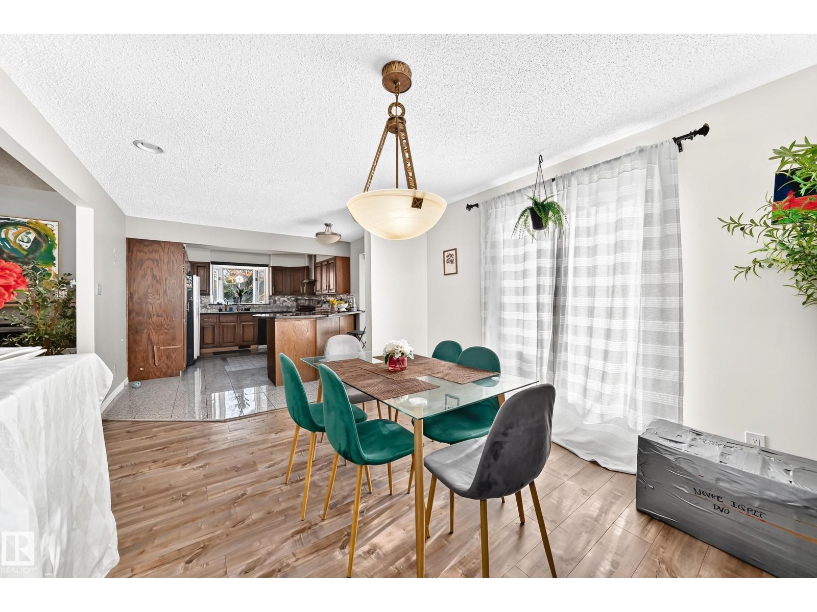 92 Howson Cr Nw Property Photo 25