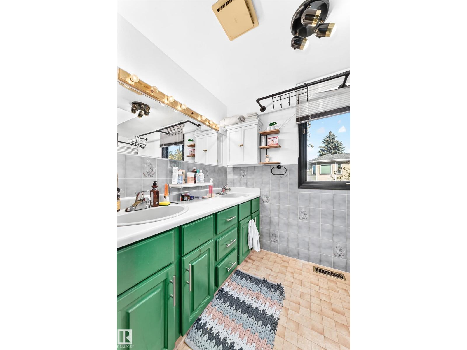 92 Howson Cr Nw Property Photo 39