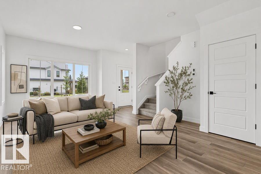 1216 Mcleod Av Property Photo 6