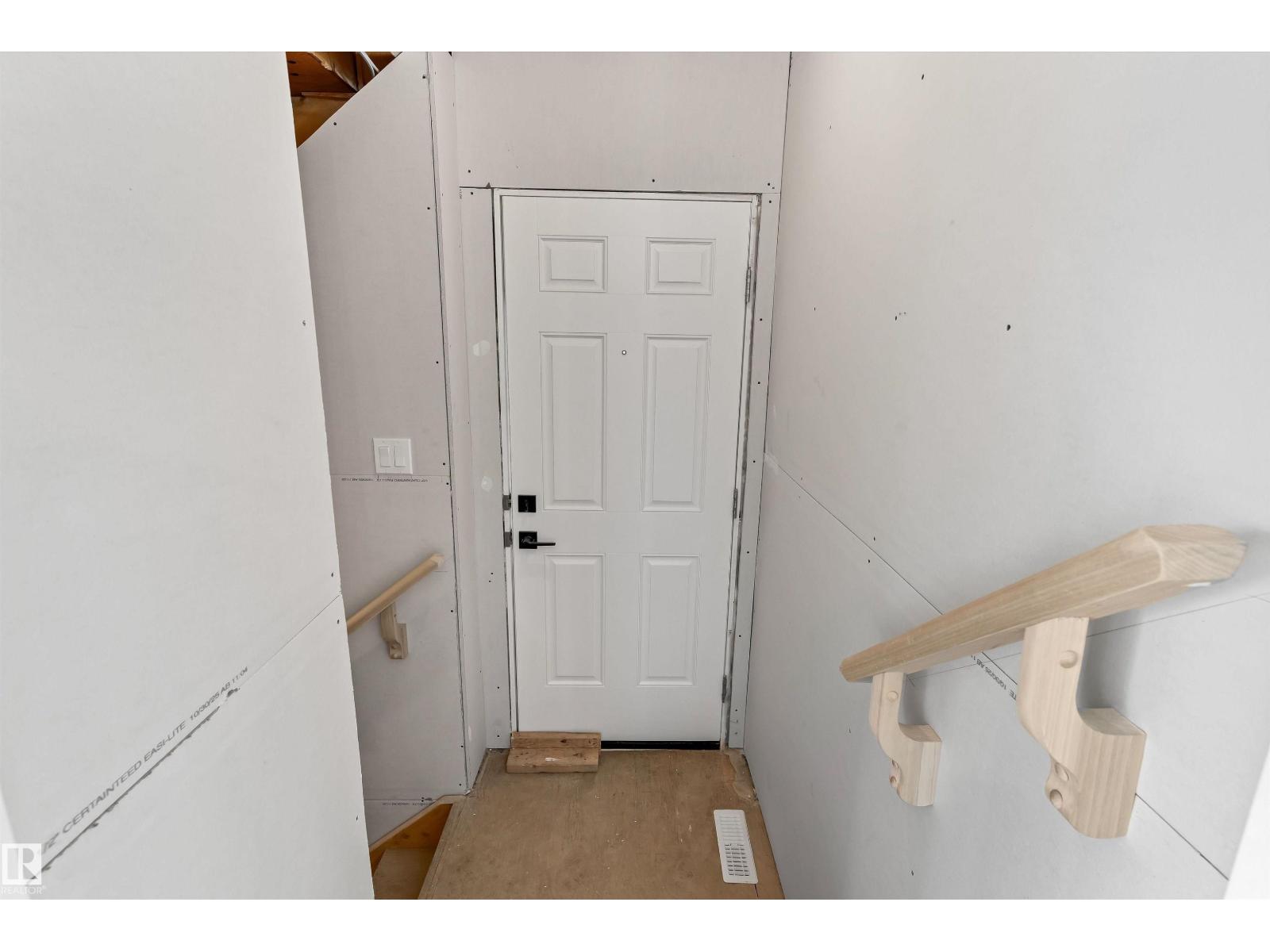 1216 Mcleod Av Property Photo 38