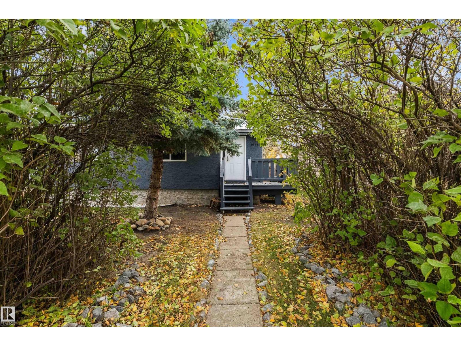 3913 53a St Property Photo 1