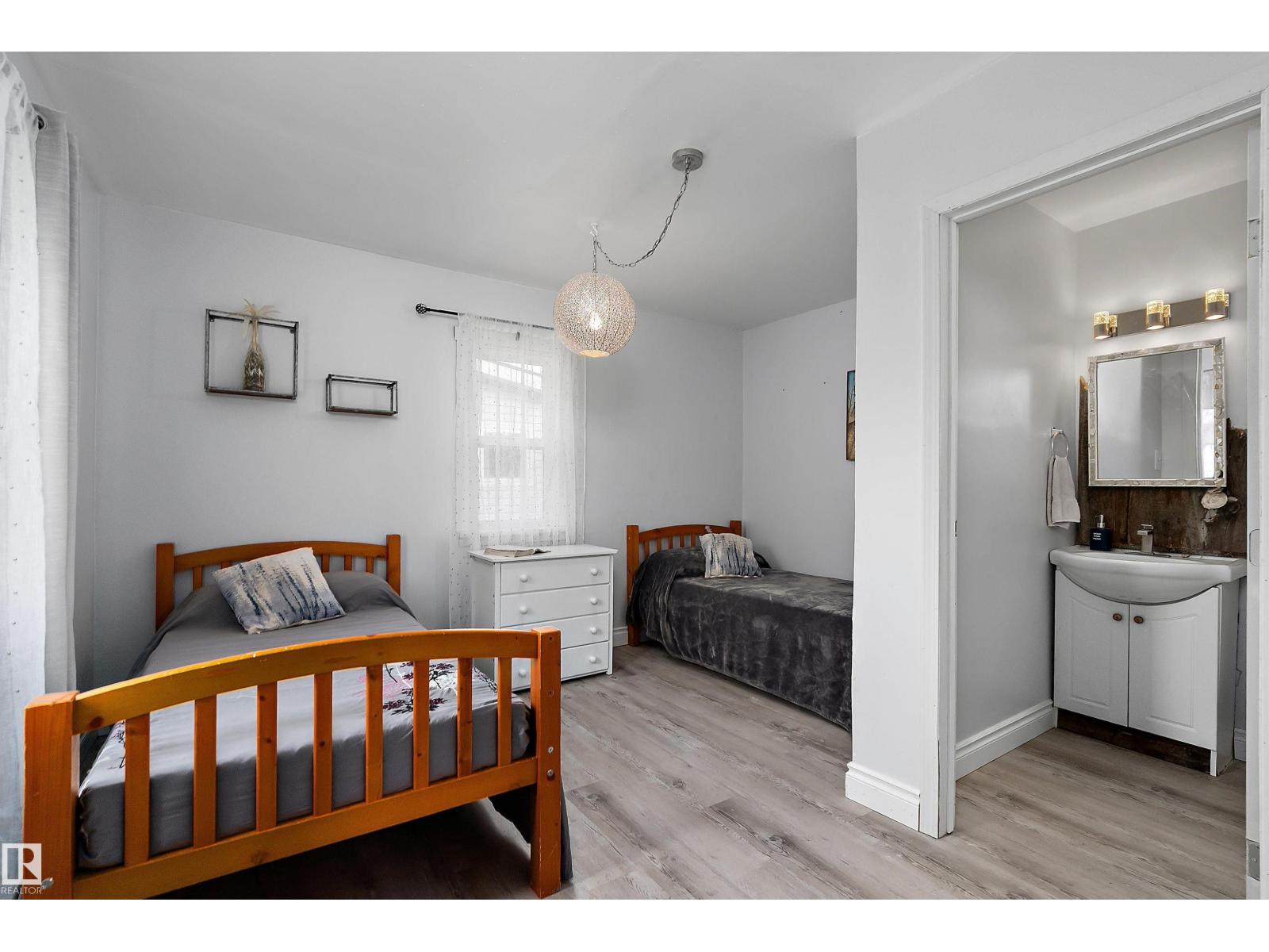 3913 53a St Property Photo 11