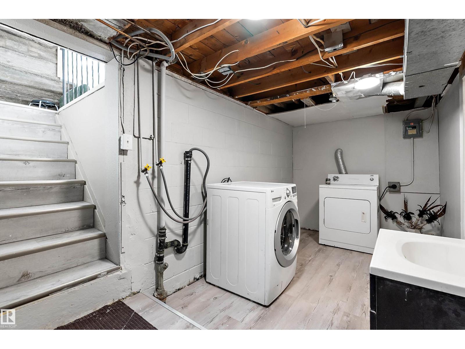 3913 53a St Property Photo 23