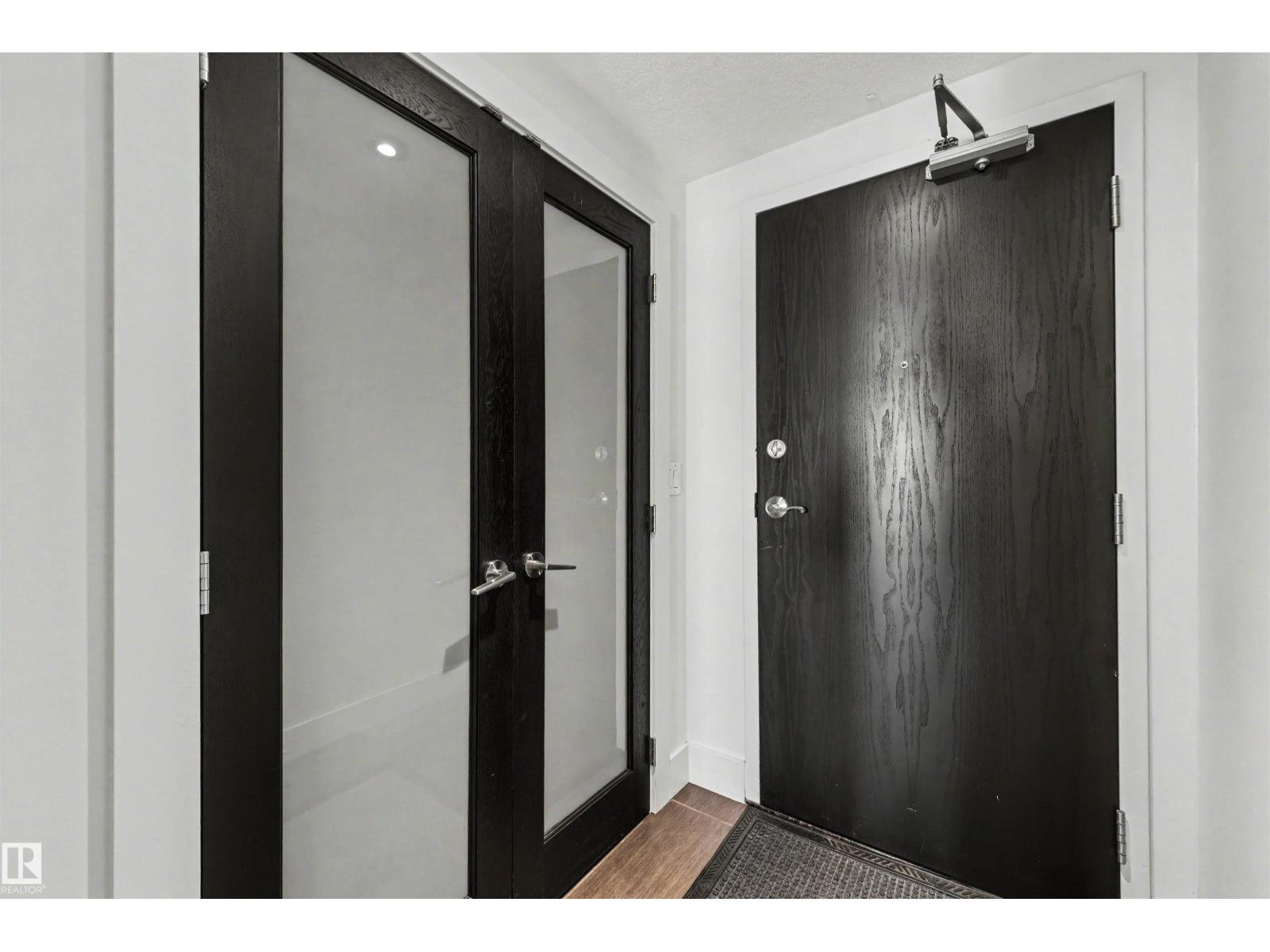 #1704 9939 109 St Nw Property Photo 2