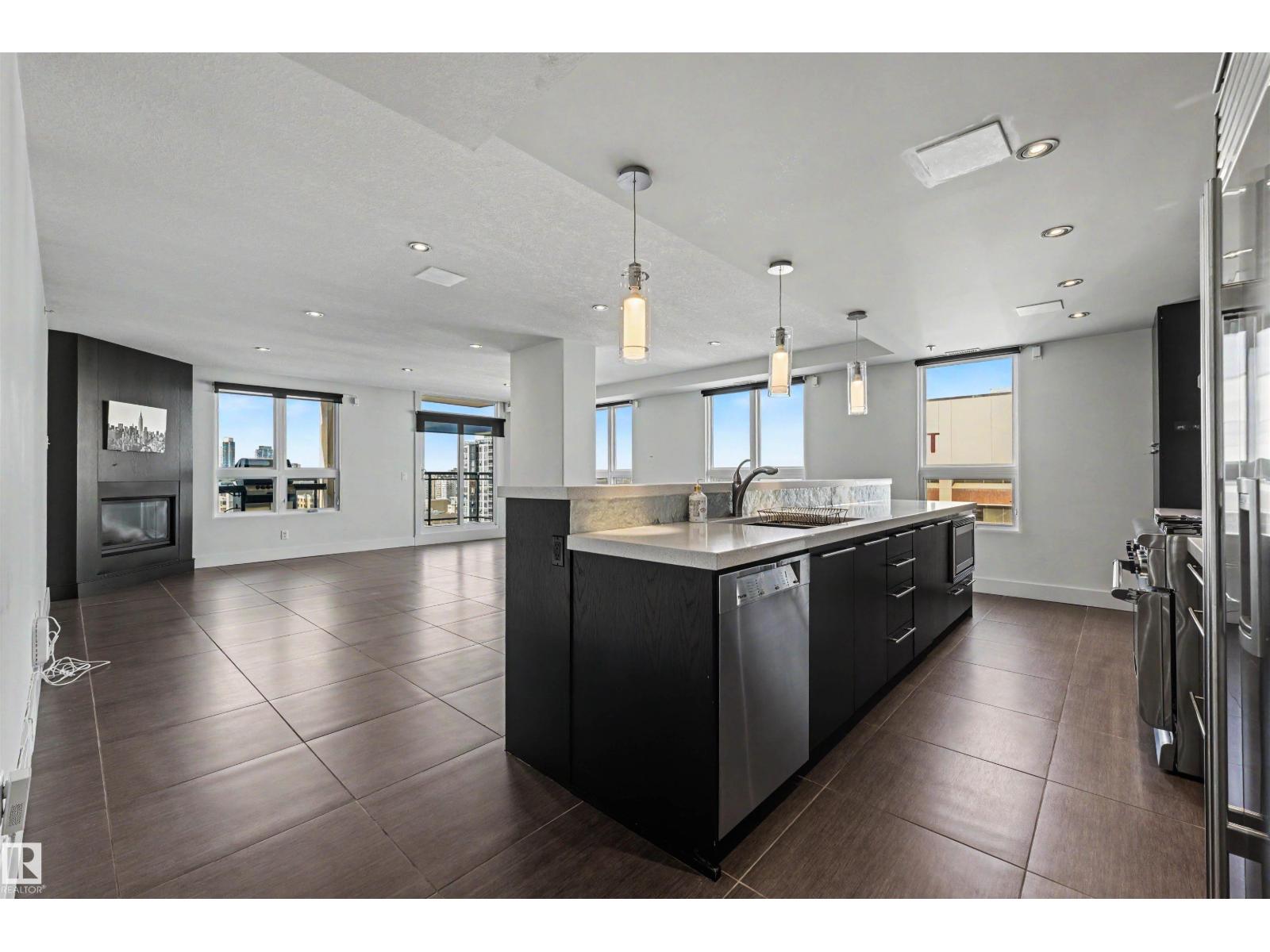 #1704 9939 109 St Nw Property Photo 4